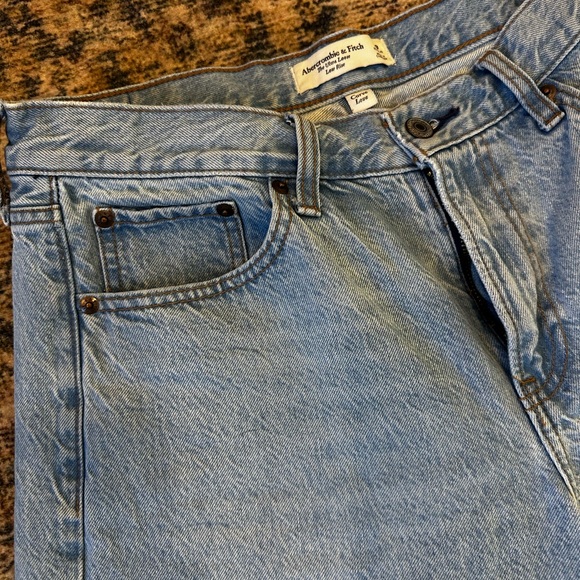 Abercrombie & Fitch Light Blue Relaxed Jeans - Picture 5 of 7